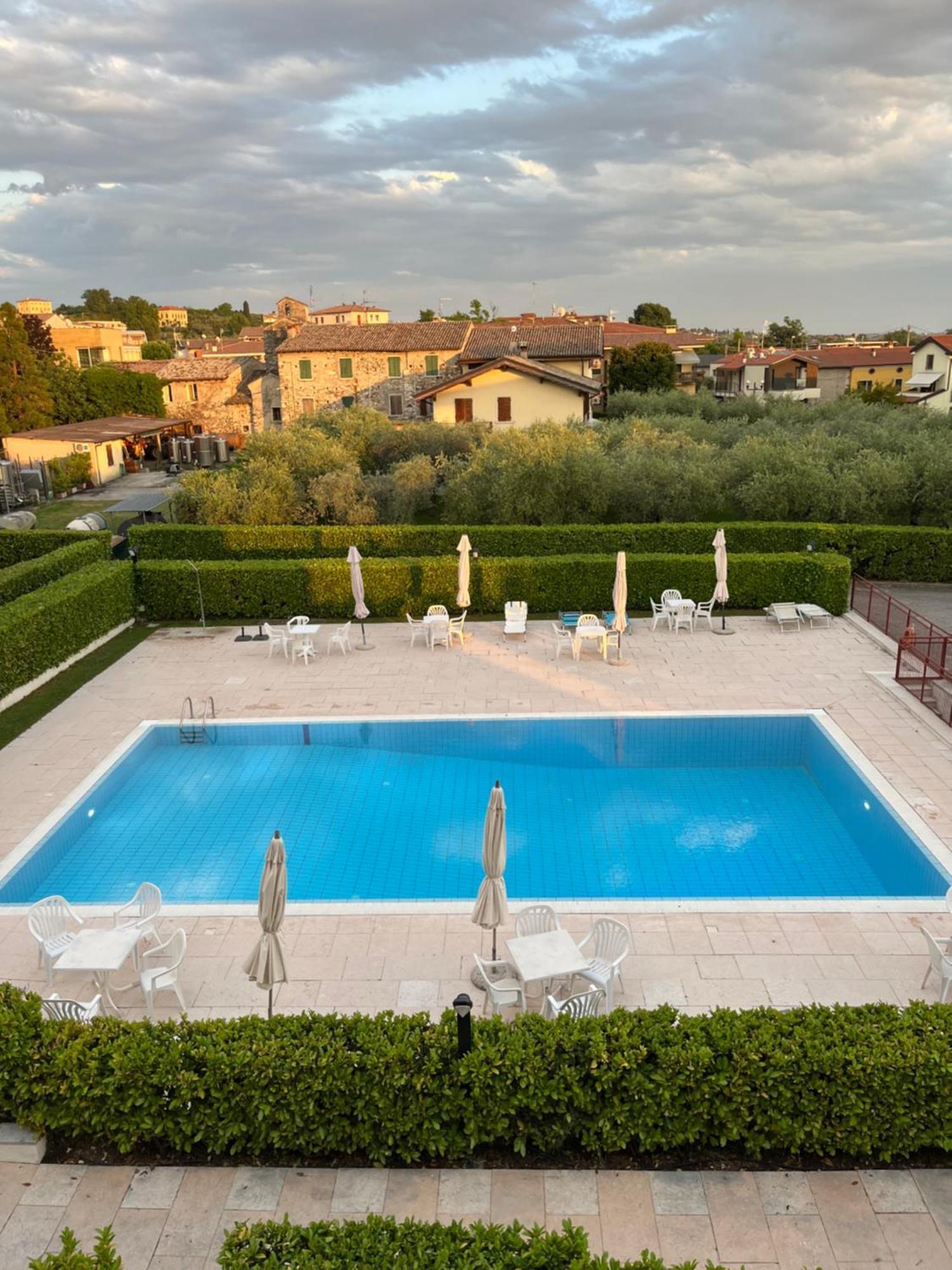 Apartment Mavi Bardolino Bagian luar foto